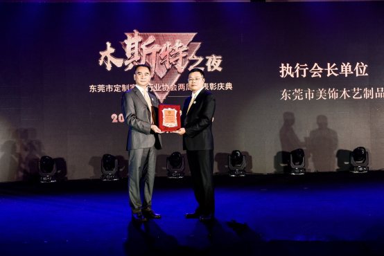 ��s���Ҿ�չ ��ľ˹��֮ҹ���|ݸ���ƼҾӅf�����Ñc��A�M�e��